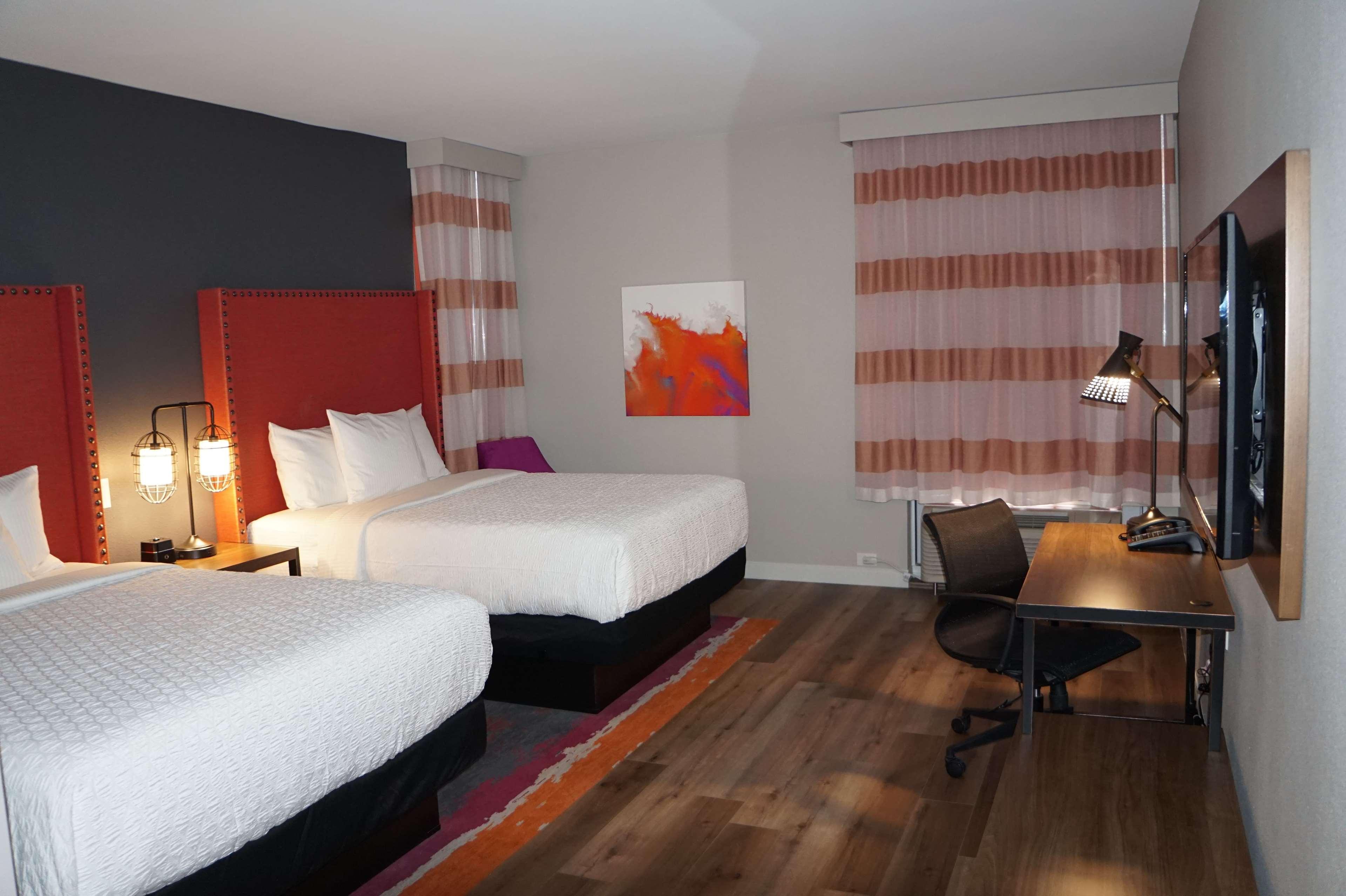 La Quinta Inn & Suites By Wyndham Льюисвилл Экстерьер фото