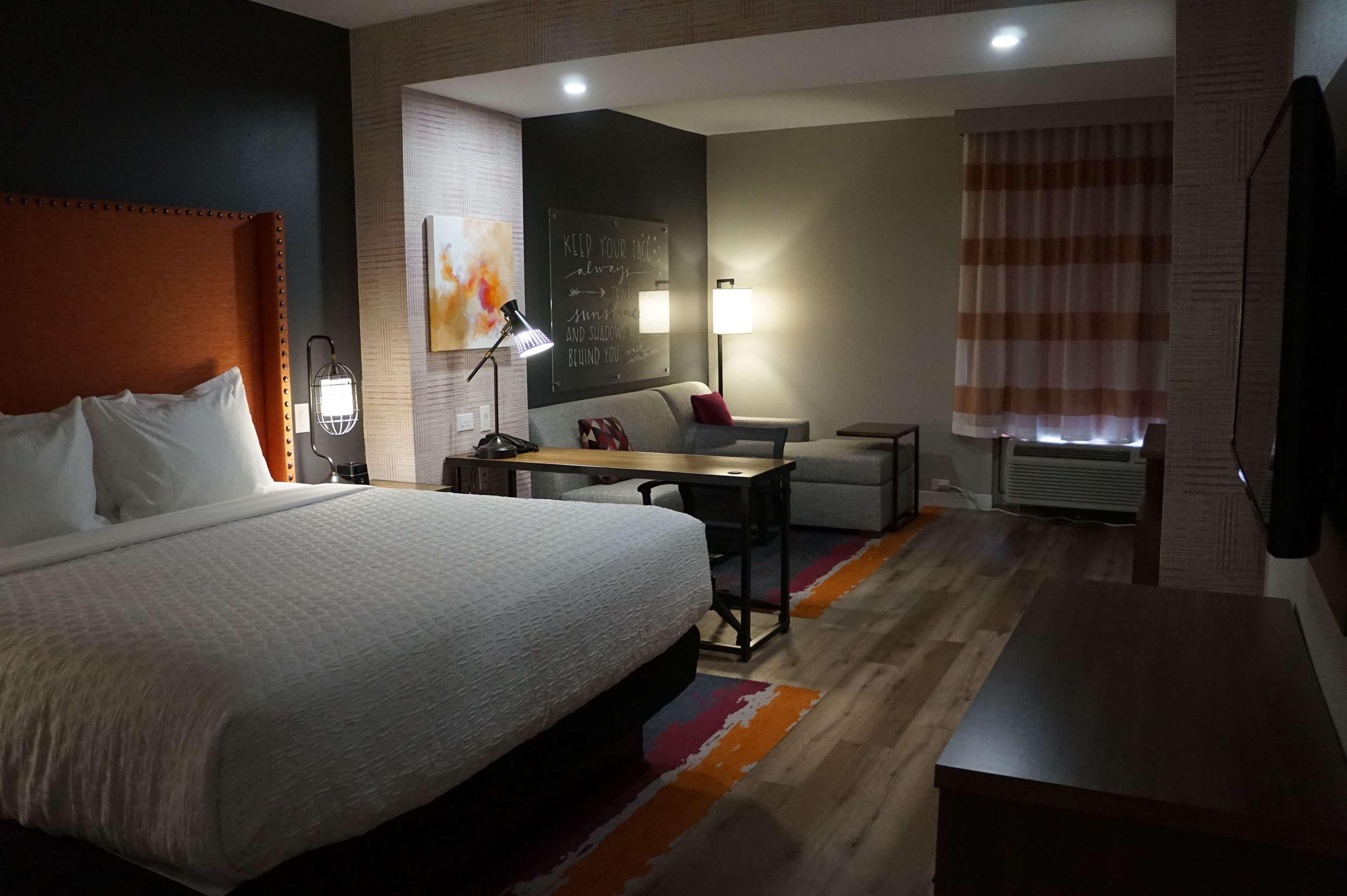 La Quinta Inn & Suites By Wyndham Льюисвилл Экстерьер фото
