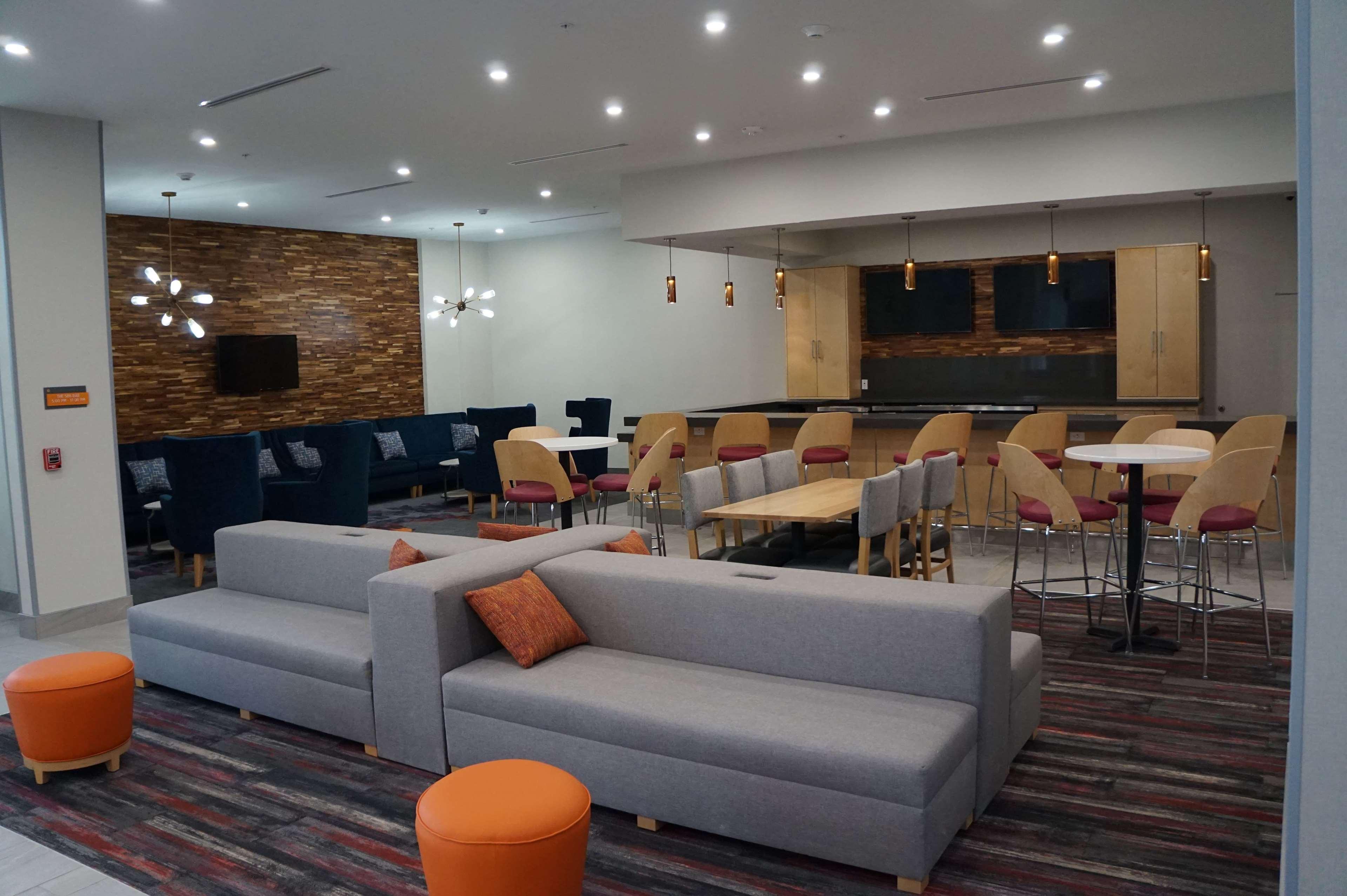 La Quinta Inn & Suites By Wyndham Льюисвилл Экстерьер фото