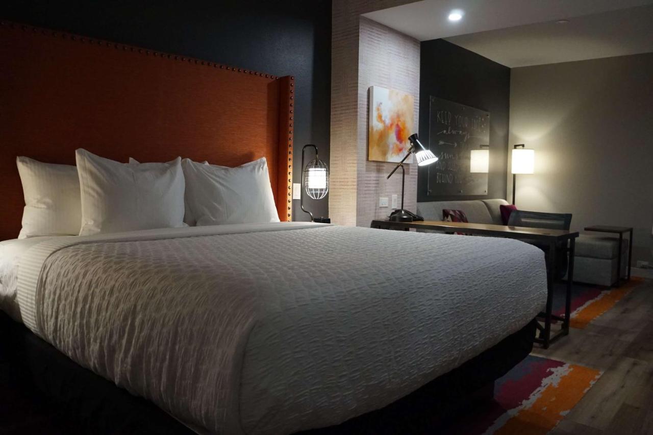 La Quinta Inn & Suites By Wyndham Льюисвилл Экстерьер фото